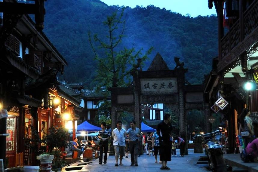 石明卖按摩仪，被问“脖子短可以用吗？”他的操作太绝了，人才啊